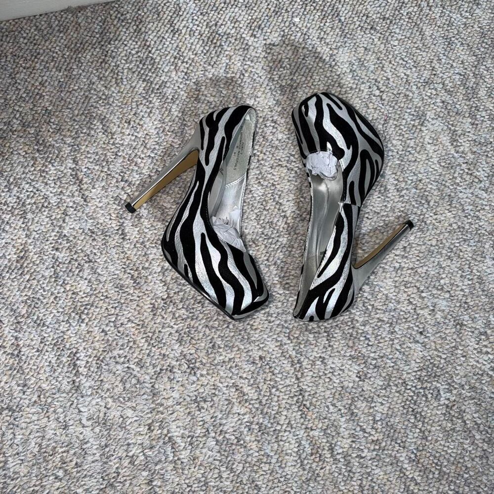 Vintage 2000s silver and black zebra print heels
